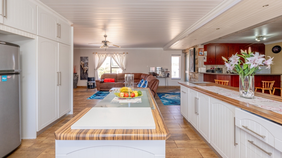 9 Bedroom Property for Sale in Struisbaai Western Cape